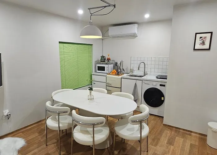 Selio #arex, Line 1, 4 Stn #line 2,5 Chungjeongno Stn 4min #airport Bus 5min Guest house Seoul